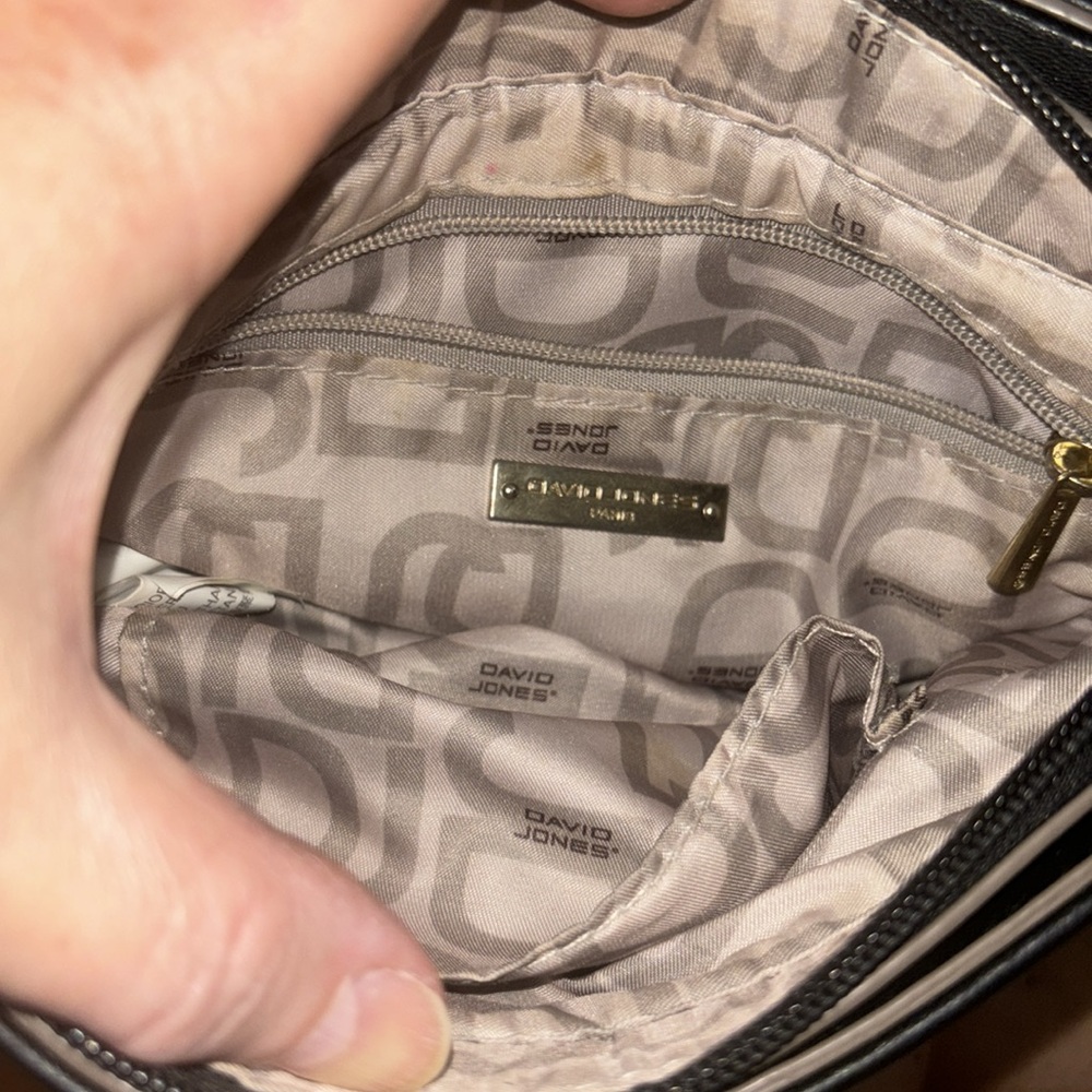 Black quilted texture, vegan leather Crossbody bag by David Jones, Paris - Picture 6 of 8